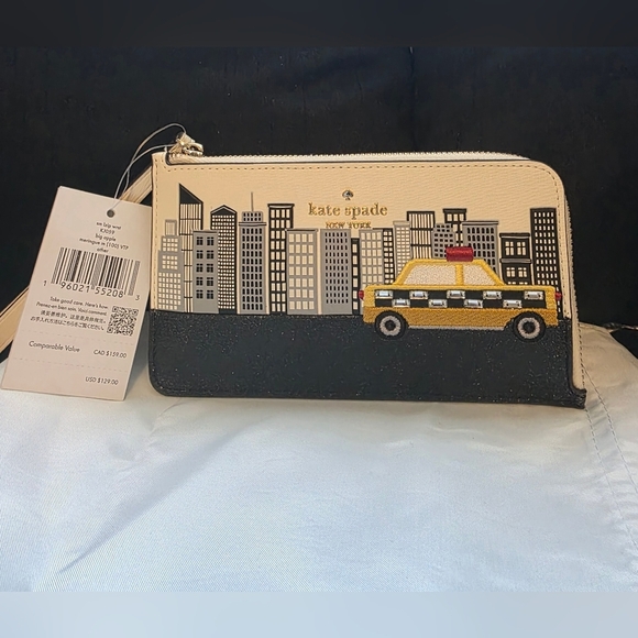 Kate Spade NYC Big Apple Small Zip Wristlet - Picture 1 of 3